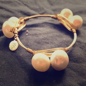 Beautiful Pearl Bourbon & Bowties Bracelet. 8”